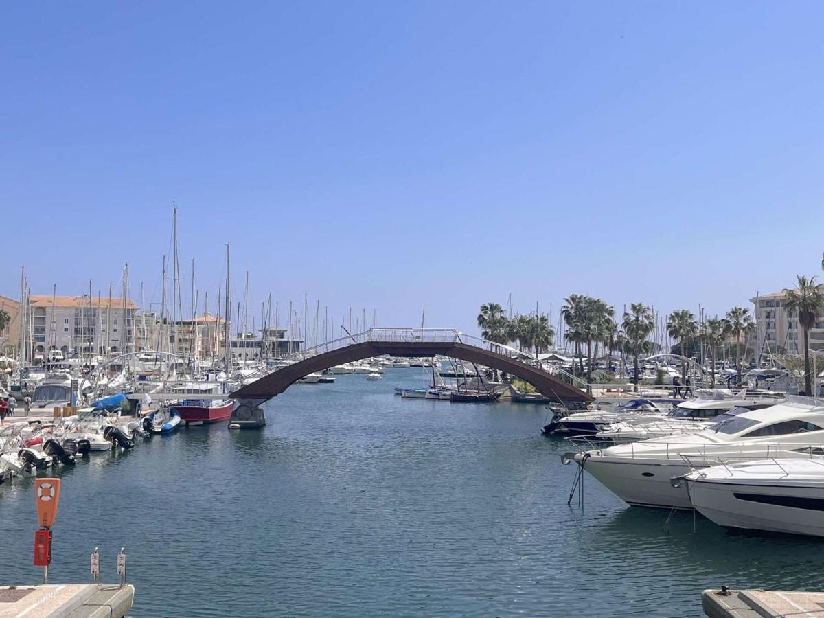 Frejus: Appt 2P, 5 Pers, Piscine, Plage A 150M, Parking, Animaux Ok - Fr-1-226A-357 Buitenkant foto